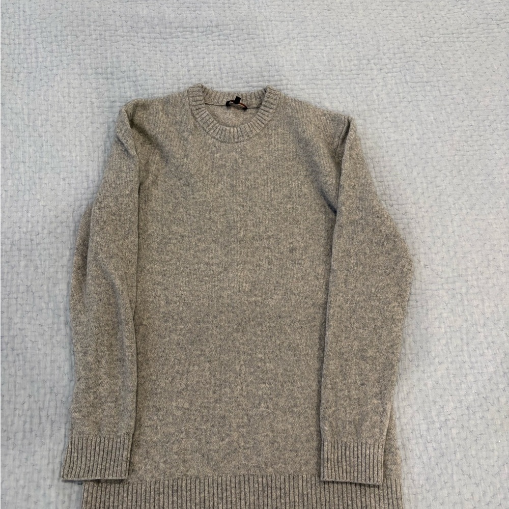 2 Quince Men's Crewneck Sweater in Gray and Black